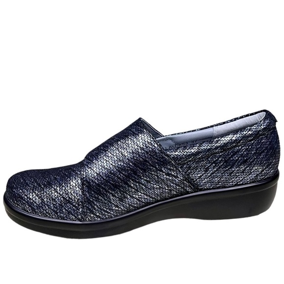 Algeria Navy Metallic Slip-On Comfort Shoes - Size 7 - Alegria Lauryn - Picture 4 of 10